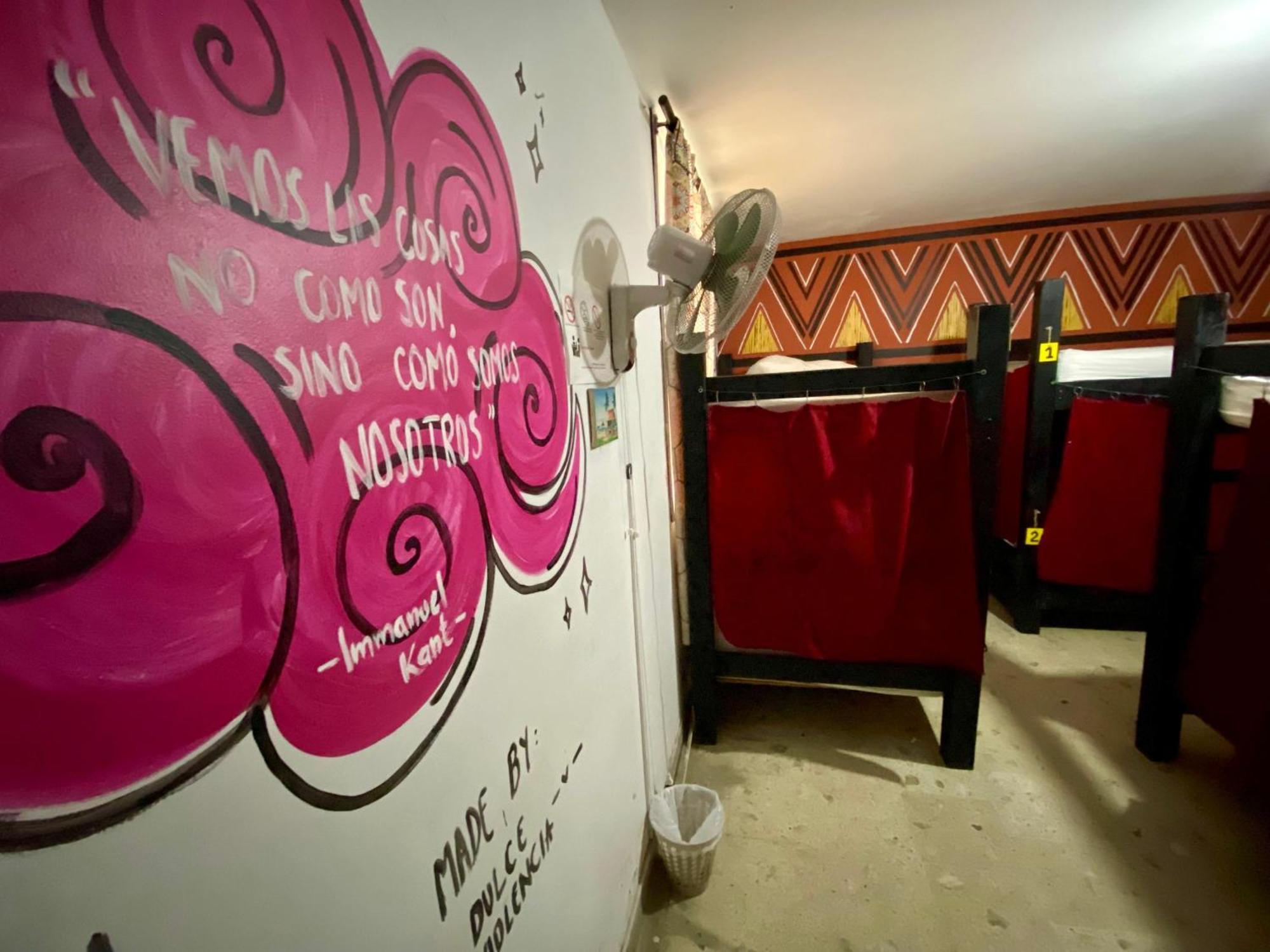 The Pelican Larry Hostel Cali Exterior photo