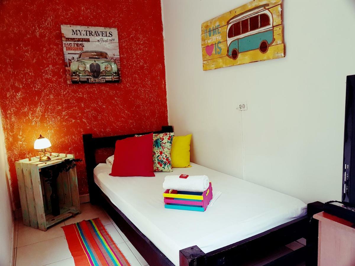 The Pelican Larry Hostel Cali Exterior photo
